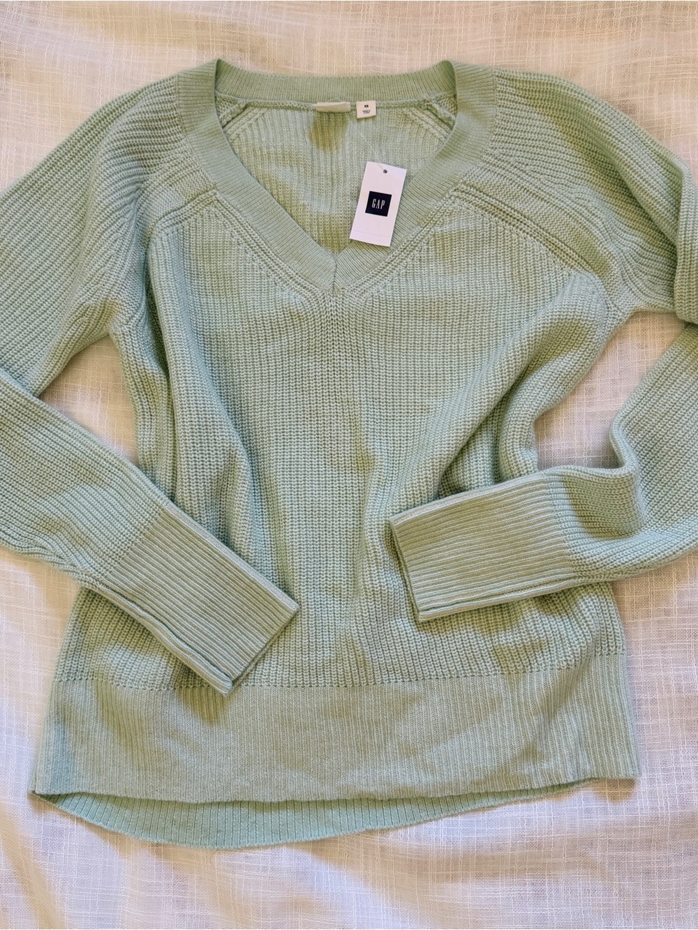 NWT GAP women soft mint green V neck knit sweater, size XS